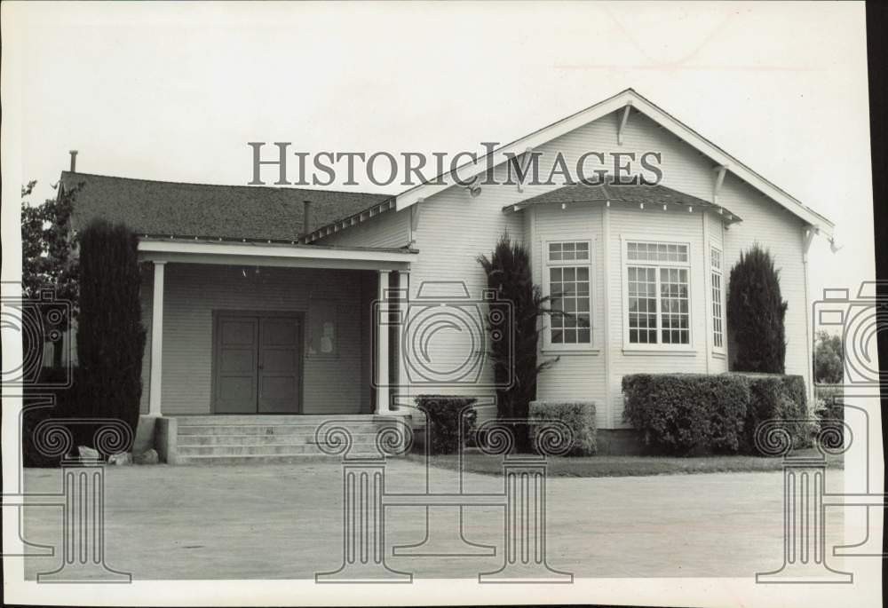 1956 Press Photo Exterior view of the Ivanhoe Auditorium - lra55121
