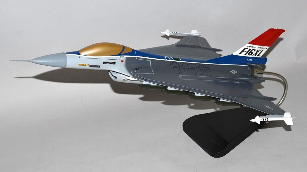 General Dynamics F-16XL Factory House Prototype K749 Desk 1/48 Model SC Airplane