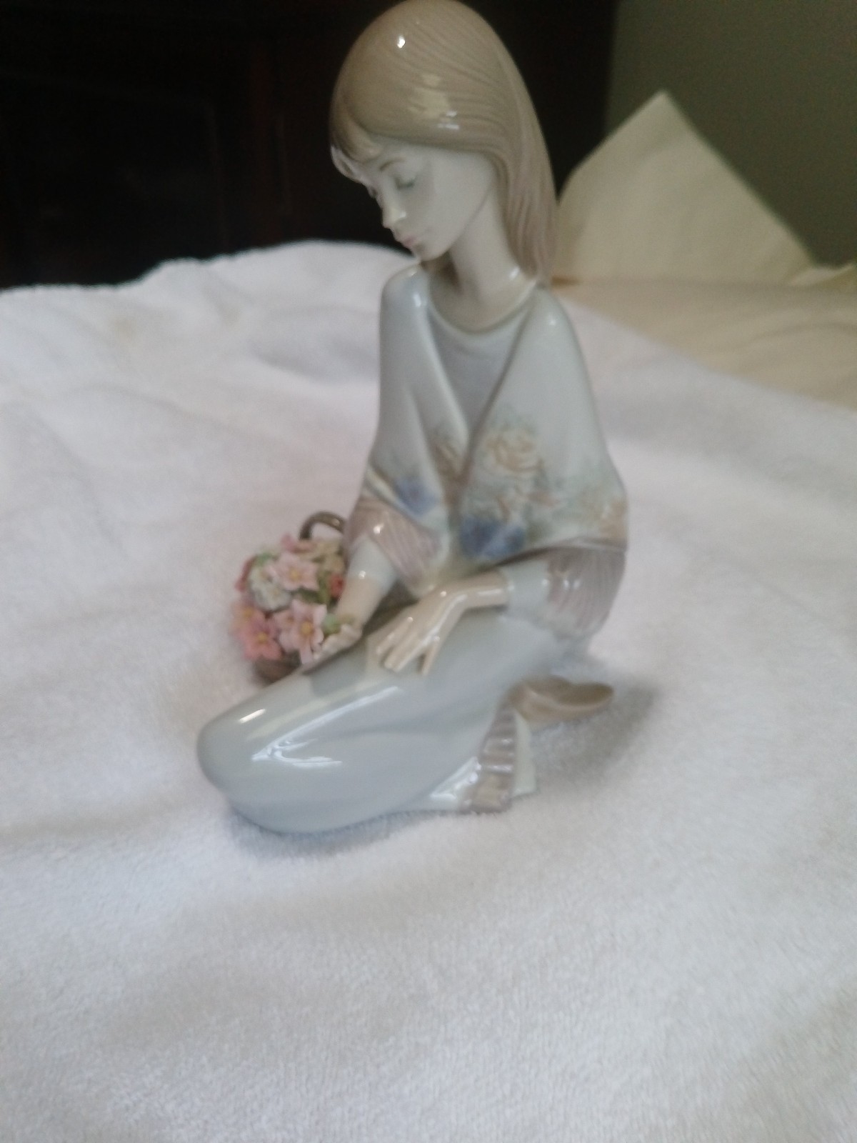 Lladro 5210 Spring Girl with Flowers Retired Figurine Kneeling Girl with Basket