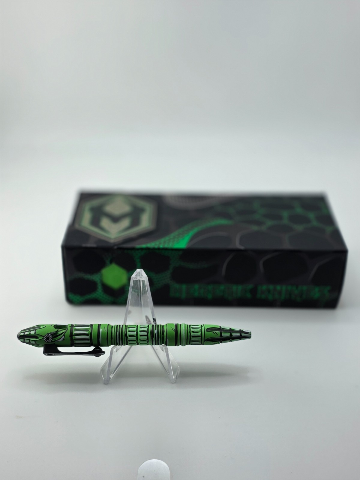 HERETIC KNIVES Thoth Titanium Toxic Green Cel Shade – H038-CS-TX , VERY LIMITED