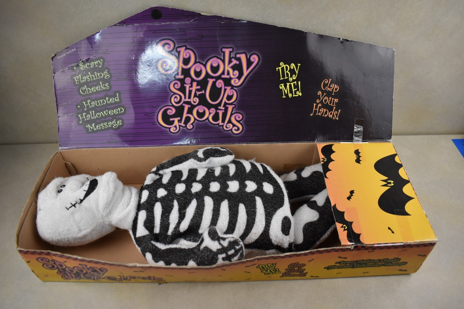 PLAYTRONIX Halloween Clap Activated Spooky Sit-Up Ghoul Skeleton w/original box