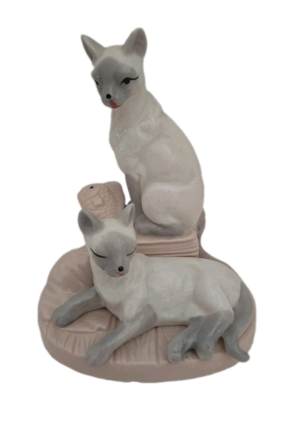 Vtg. Adorable Ceramic Siamese  Cats Sitting Together With A Fish 6\