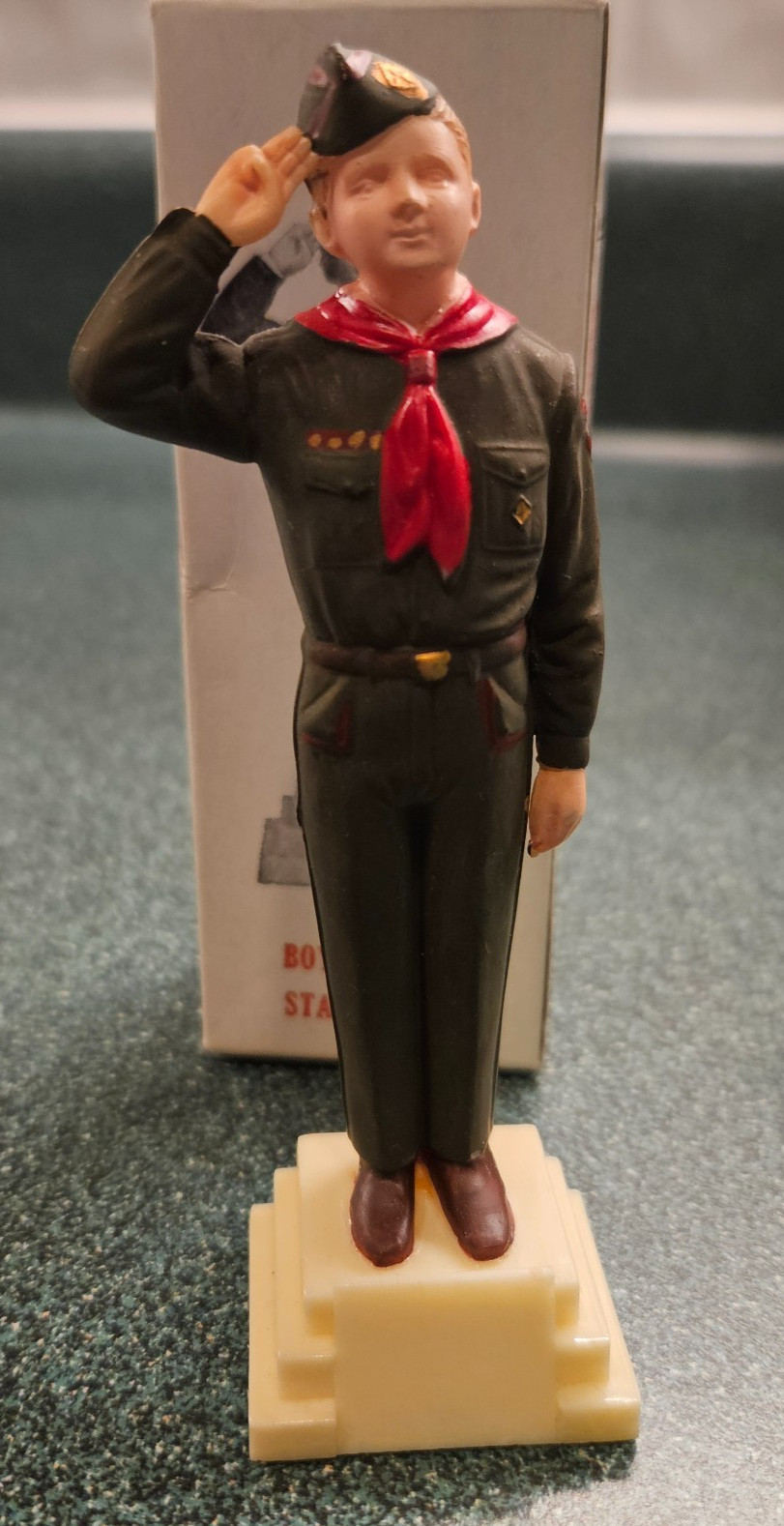 Vintage 1960\'s Boy Scout  UNIFORMED FIGURE STATUETTE - SALUTING - ORIGINAL BOX