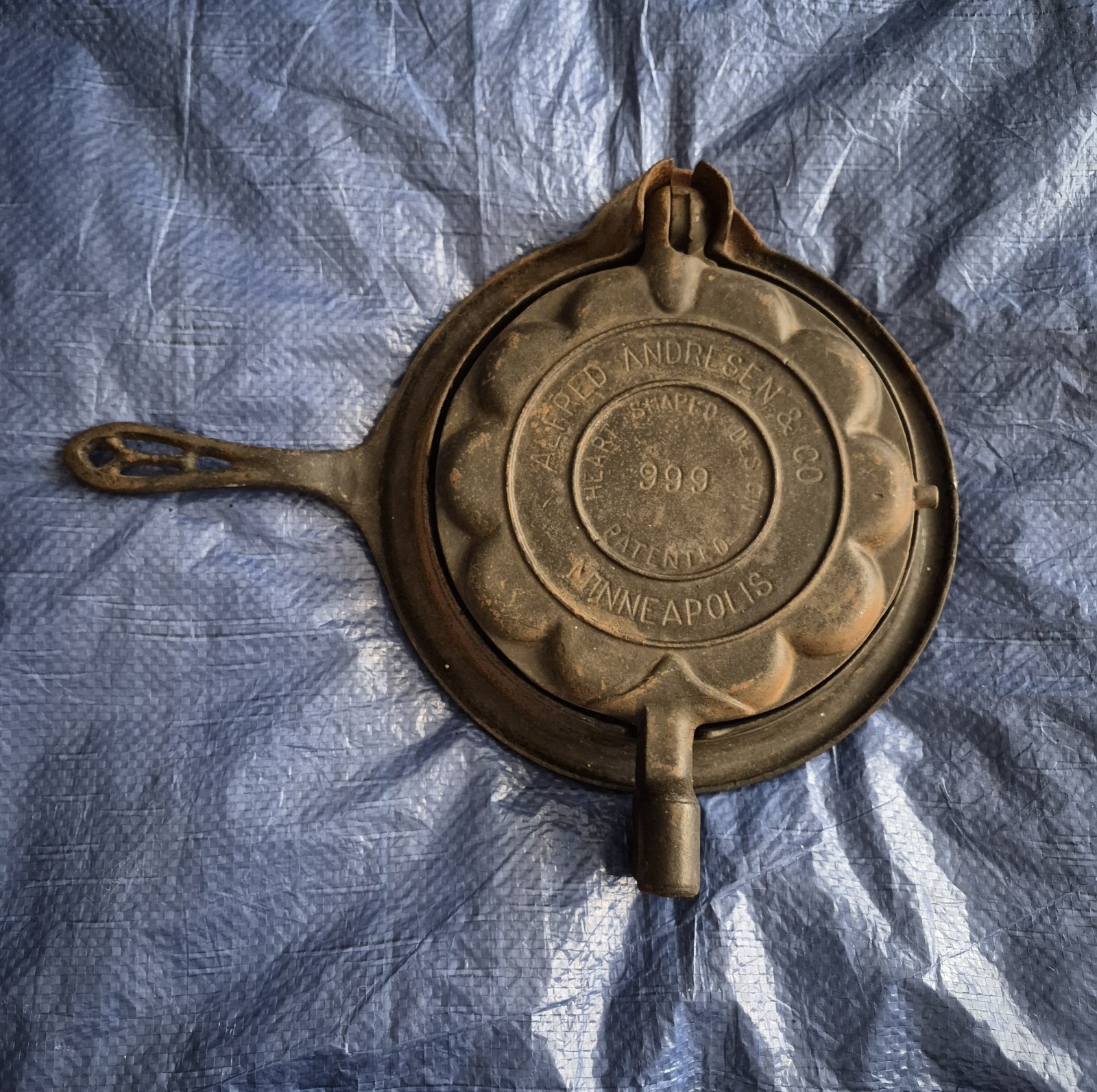 Vintage ALFRED ANDRESEN & CO MINNEAPOLIS Griswold Heart Waffle Iron Maker & Base