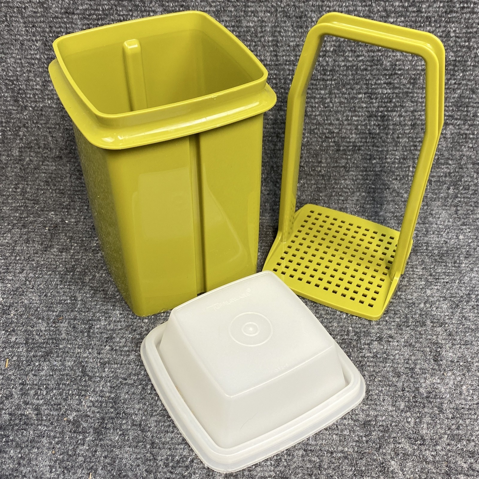 Tupperware Pickle Keeper Pick-A-Deli 3pc Avocado Green Strainer Lid Vintage 1330