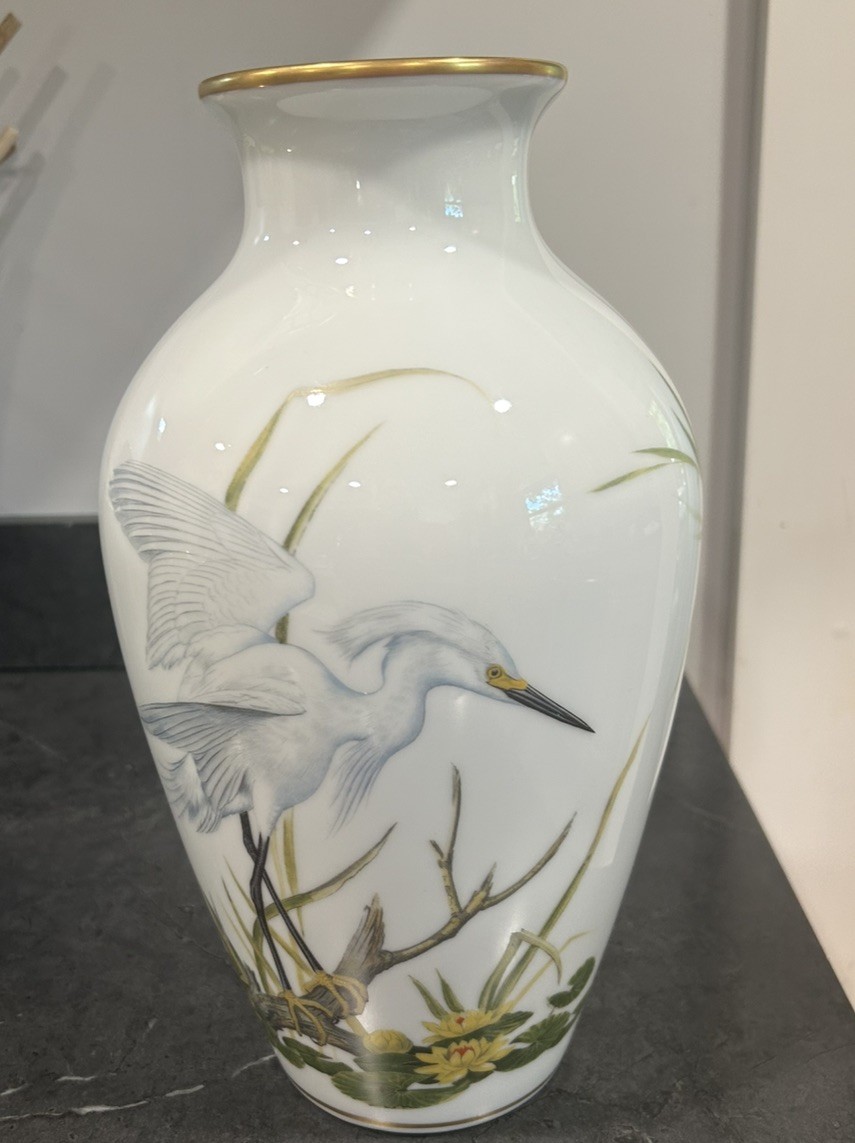1981 Franklin Mint Porcelain ‘The Marshland Bird’  Ltd Edition Vase. Basil Ede.