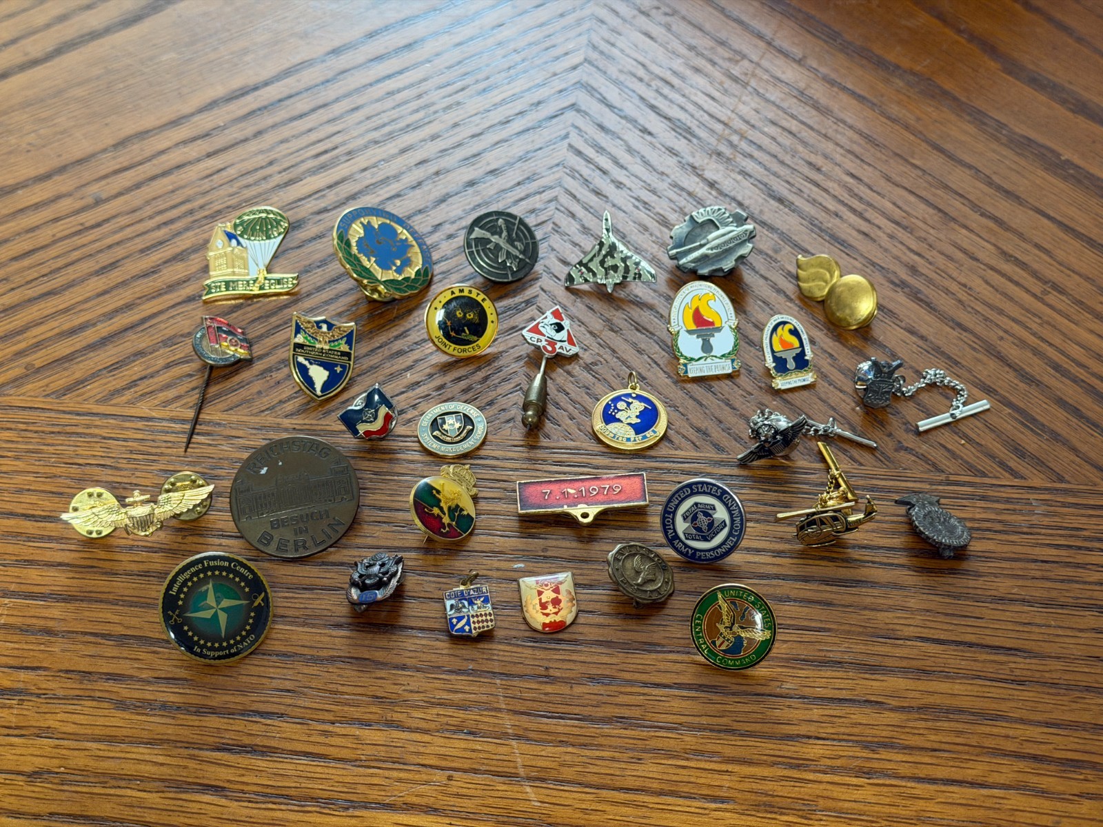 Lot of 30 Vintage USA & Foreign Military Pins
