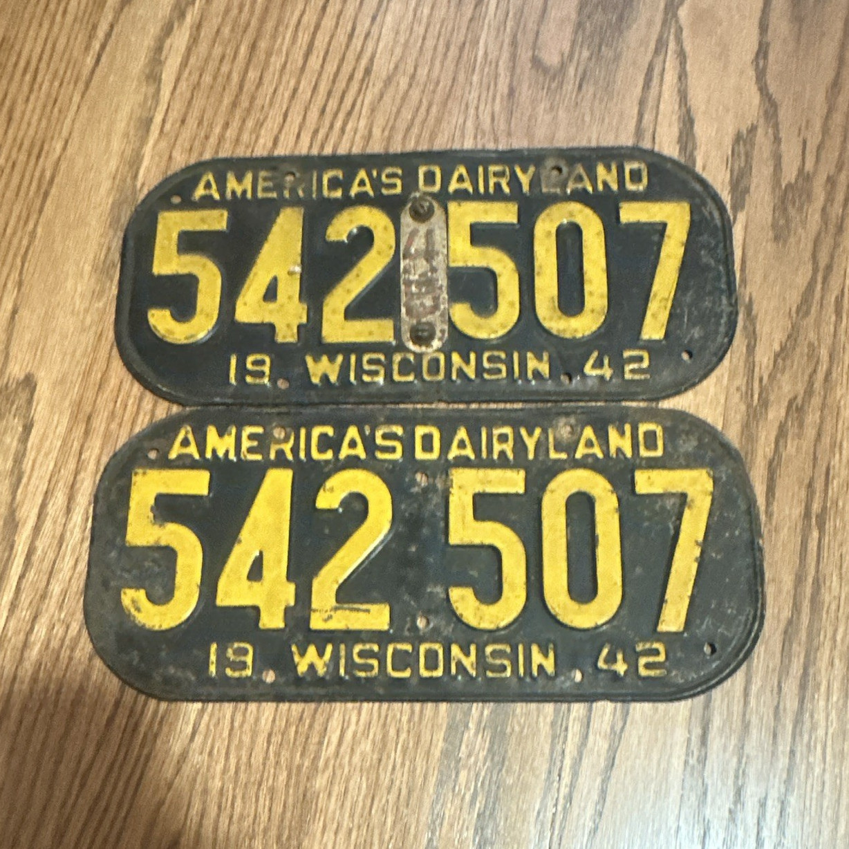 Wisconsin Pair Vintage License Plates 1942 \