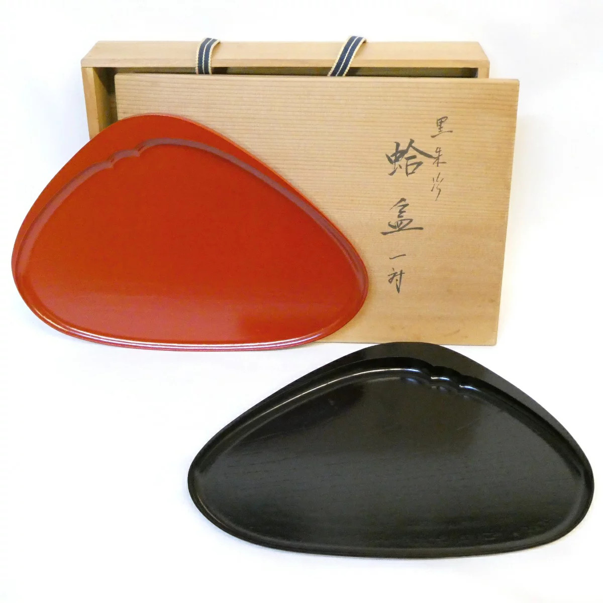 Heian Kawase Black Vermilion Lacquered Clam Tray Pair Japan 30cm (11.8in)