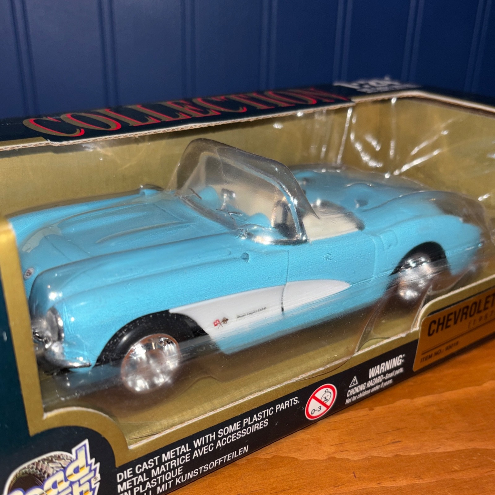 Road Tough 1:24 Chevrolet Corvette 1957 Blue Diecast Model Car Item No. 93019