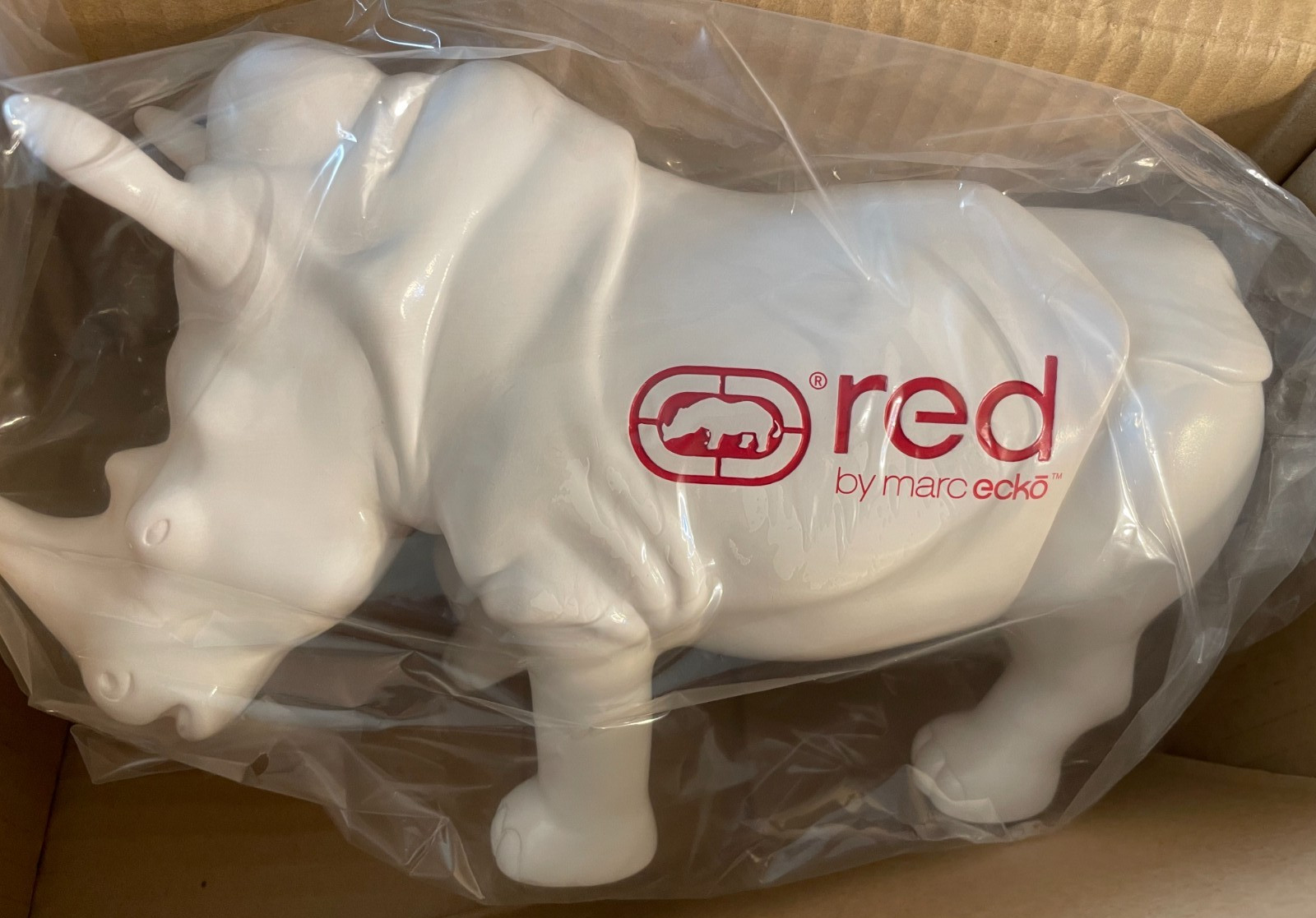 MARC ECKO STORE DISPLAY WHITE RHINO 