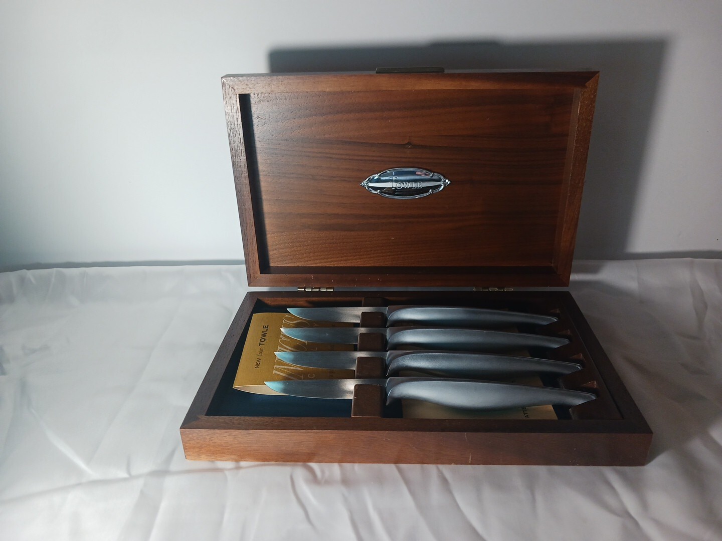 Towel Invictus Steak Knife set of 4 in walnut box with blue velvet New