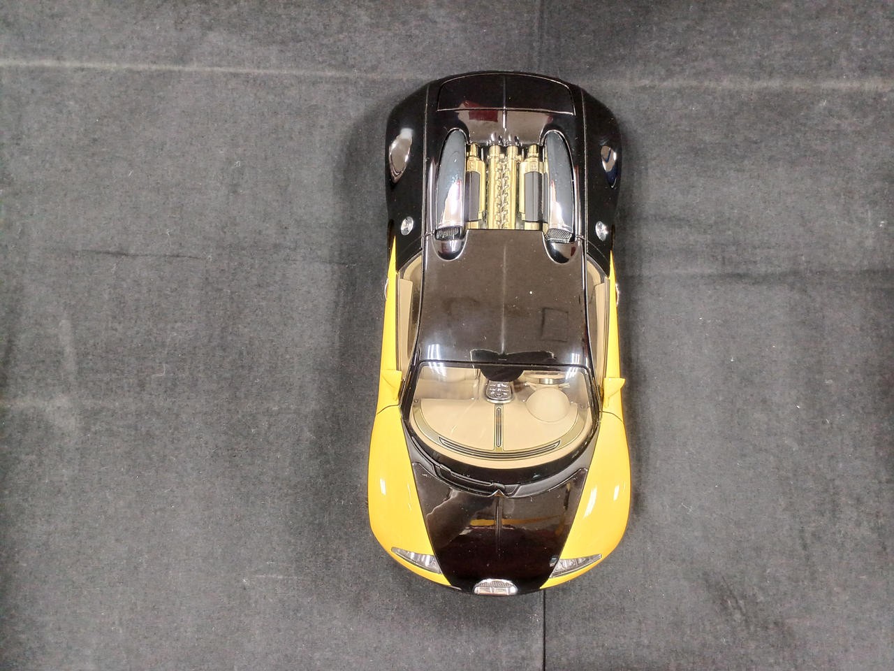 Autoart Bugatti EB 16.4 Veyron 1/18 Scale Model Collector\'s Item