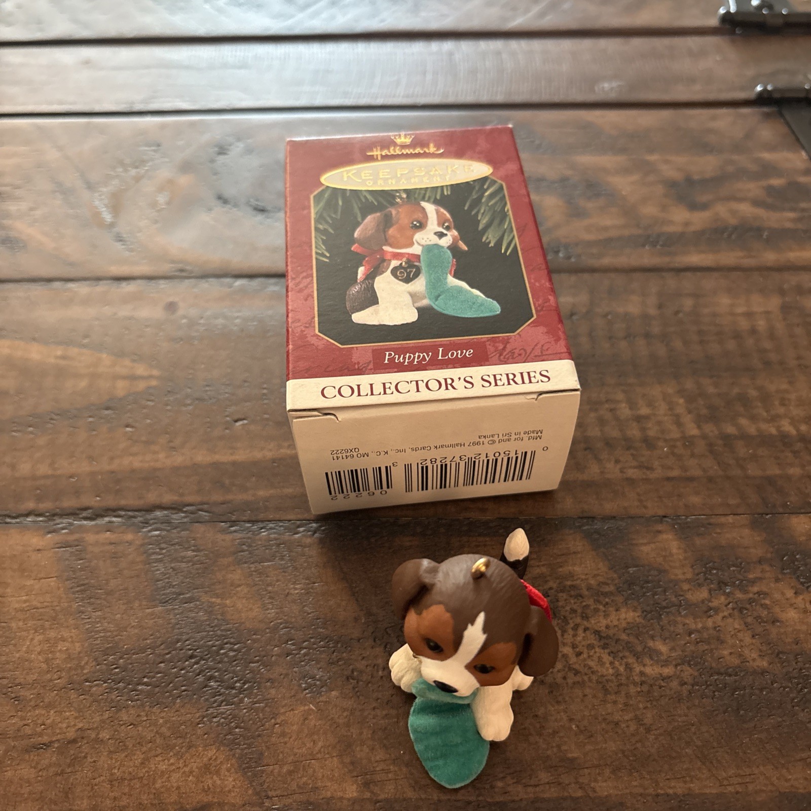 Hallmark Beagle Puppy Love Collectors Series 1997 Ornament 7th NIB Gift