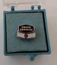 10 K GOLD UNION CARBIDE RUBY EMPLOYEE TIE TAC LAPEL PIN picture