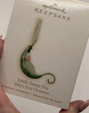 Hallmark Keepsake 2009 Little Sweet Pea Baby's 1st Christmas Ornament New In Box picture