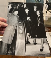 Rare Original Vintage Dan Duryea 12 X 8 Photo of Him and His Wife Leaving On TWA picture