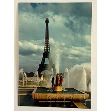 Vintage Paris France Eiffel Tower Trocadero Fountain Color Postcard Unused picture