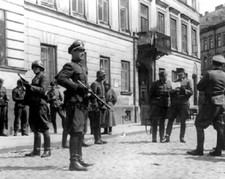 Gen. Stroop, German Soldiers during Warsaw Ghetto Uprising 8x10 WWII Photo 302a picture