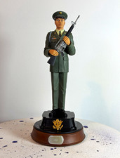 Hasbro G.I. Joe Our Finest Heroes Army Resin Figure LE 2000 MPN 57703 COA picture
