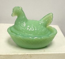 Vintage Miniature Hen On A Nest/Chicken On A Nest Jadite Green Glass picture