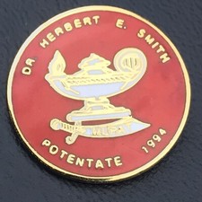 Dr Herbert E Smith Shriners Gold Tone Masonic Masons Pin Enamel 1994 Lamp Sabre picture