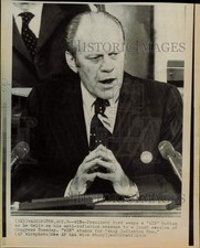 1974 Press Photo Pres. Ford wears a 
