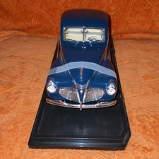 Road Legends 1:18 1941 Plymouth Diecast Model Car Blue with out Display Base picture