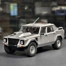 AUTOart 1:18 Lamborghini LM002 SUV Alloy Diecast Model Collectible picture