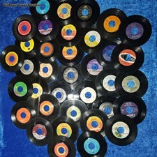 LOT OF 125 45 RPM JUKEBOX RECORDS FOR CRAFTING,GAMES, PARTIES AND FUN picture