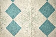 WELL QUILTED Vintage 30's Green & White Fleur-de-Lis Antique Quilt ~MINT COND. picture