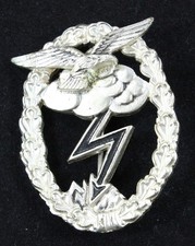 West German WWII 1957 Luftwaffe Ground Combat Badge 1957‑issue picture