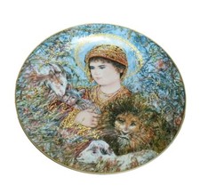 1989 The Edna Hibel Christmas Plate “Peaceful Kingdom” Plate # 7139A 10 1/8