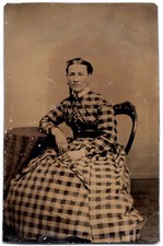 CIRCA 1870s 1/4TH PLATE TINTYPE GORGEOUS YOUNG LADY IN PLAID DRESS HAND TINTED picture