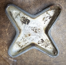 Antique Hoeft & Company Inc. Metal Chicken Waterer Star Mold Collectable picture
