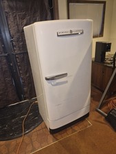 1950s General Electric Fridge with Freezer Compartment, White, Original All picture