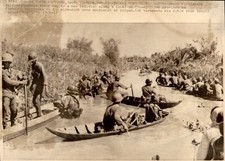 LD319 1973 AP Wire Photo TROOPS TAKE TO THE WATER CHUONG THIEN CANAL VIETNAM WAR picture