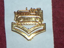 ORIG UNISSUED VIETNAM ERA NAVY SEABEE EQUIPMENT OPERATOR 2nd. CLASS RATE HAT PIN picture