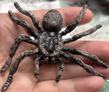 2 X Realistic Fake Spiders Halloween Decoration – Scary Prank Toy for Haunted picture