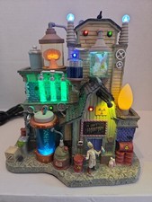 Lemax Spooky Town 2022 DR GORY'S LABORATORY #25844 - Lighted Building picture
