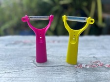 Tupperware Horizontal Vegetable Peeler 5-In-1 Tool choose your color new picture