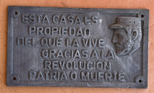 FIDEL CASTRO PLAQUE TOPPER DOOR PROPERTY IS OF WHO LIVES THANKS REVOLUTION picture
