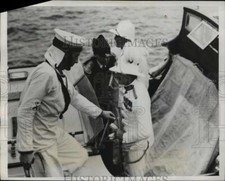 1938 Press Photo The Hon Charles CF Dundas Nassau governor in a launch picture