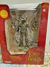 LORD OF THE RINGS TREEBEARD WITH MERRY & PIPPIN FIGURES- TWO TOWERS picture