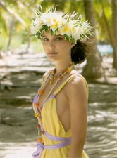 Natalie Portman Posing With A Wreath 4x6 Picture Celebrity Print picture