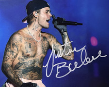 JUSTIN BIEBER Signed 8x10