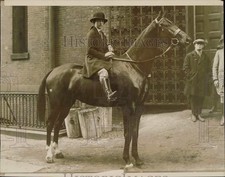 1923 Press Photo Becky Lanier and Athos, horse show winners at Squadron A Armory picture