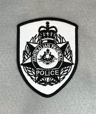 EXTREMELY RARE AUSTRALIAN FEDERAL POLICE EMBROIDERED IRON-ON PATCH... picture