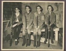 Twin Girls With Guns 1940 Women Skeet Shooting Sexy Hunters Rifle Champion J6154 picture