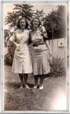 Vintage Snapshot Photo 1930s 1940s Two Young Women Friends Outdoor B&W picture